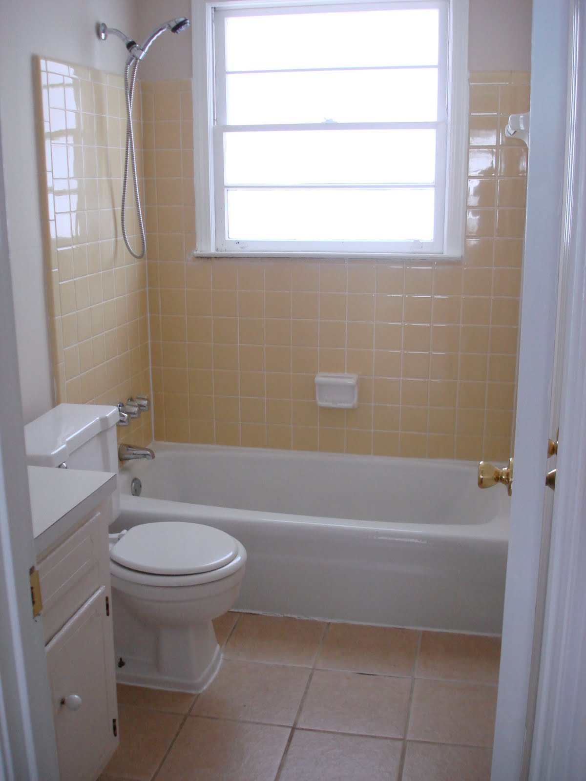 21 ceramic tile ideas for small bathrooms