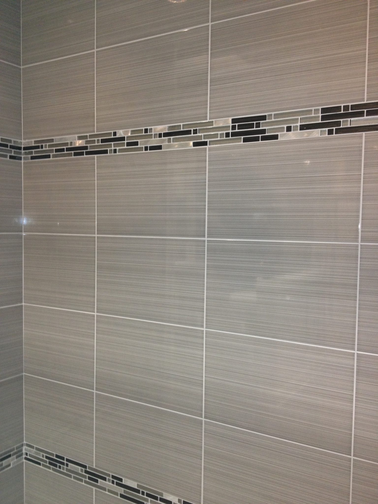 30 great ideas of glass tiles for bathroom floors