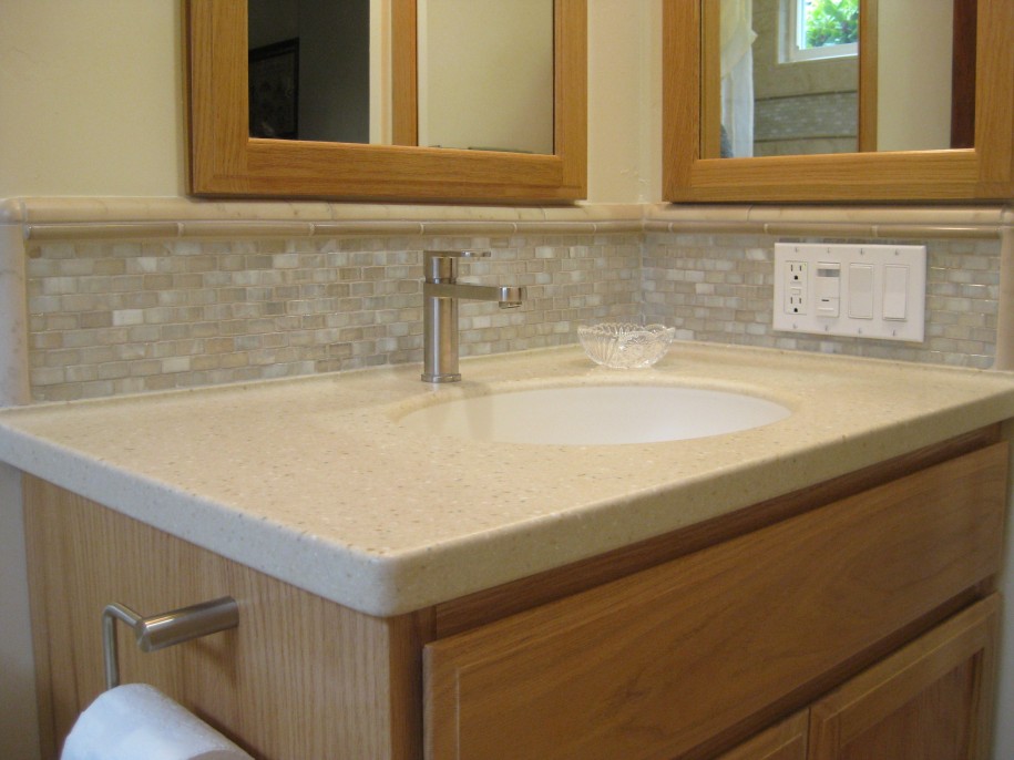 Single Bathroom Vanity Tile Backsplash