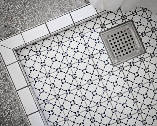 6x6_white_bathroom_tiles_27