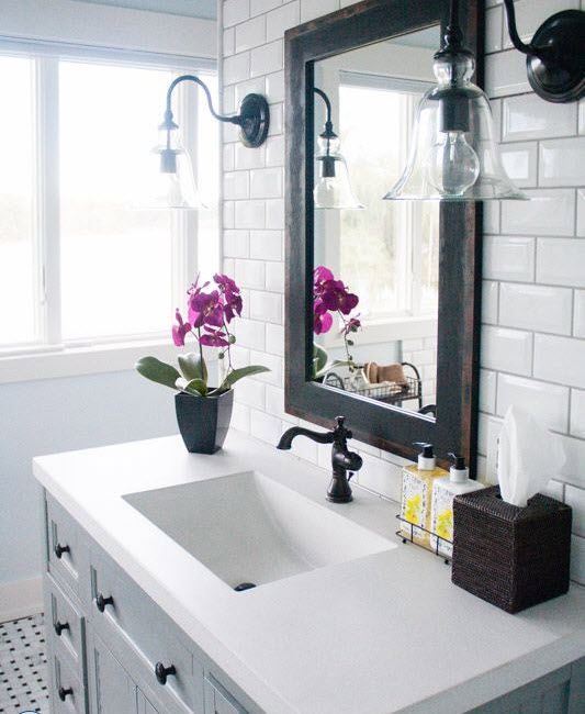 bathrooms_with_white_subway_tile_12