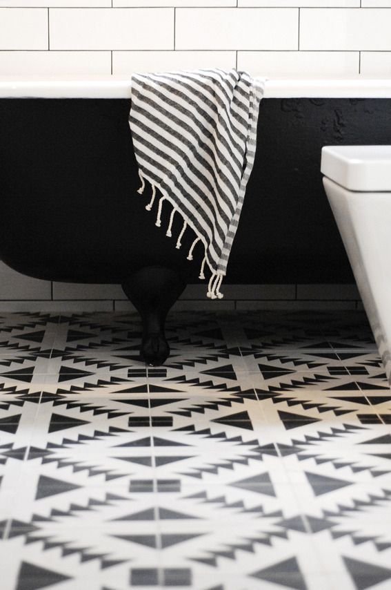 black_and_white_bathroom_floor_tile_1