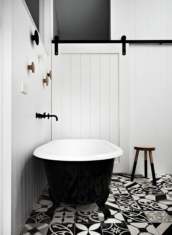 black_and_white_bathroom_floor_tile_3