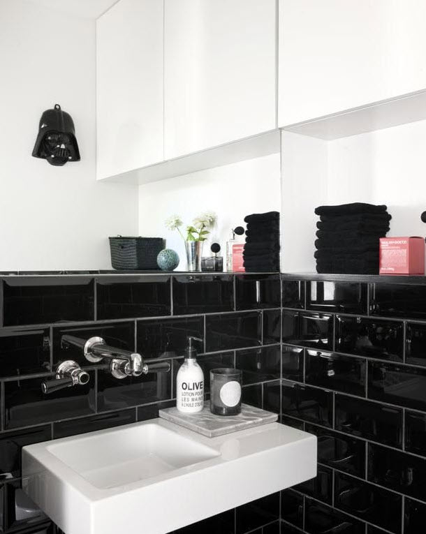 black_and_white_bathroom_tiles_in_a_small_bathroom_25