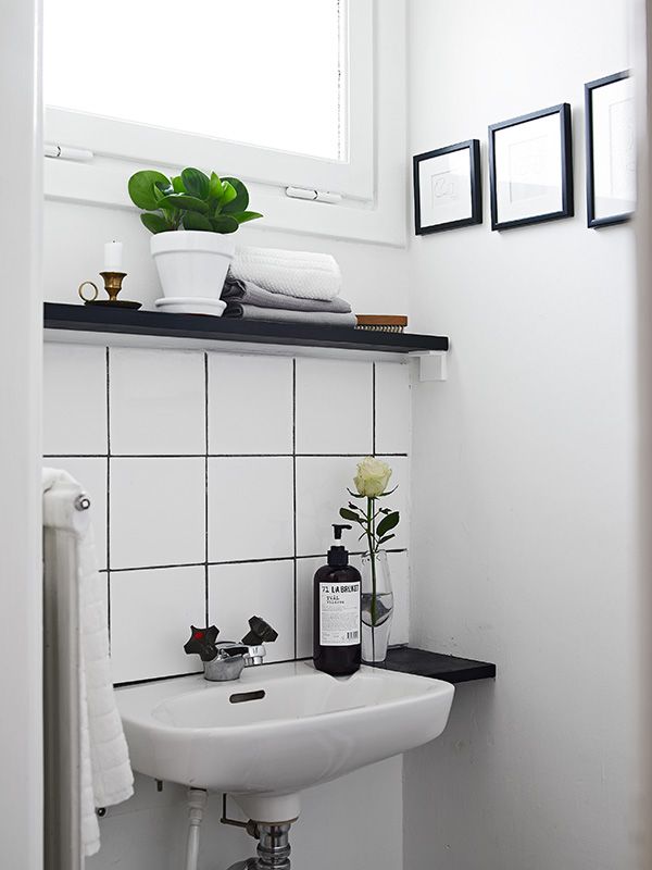 black_and_white_bathroom_tiles_in_a_small_bathroom_6