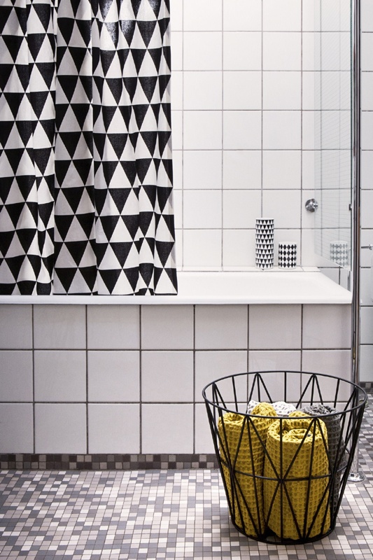 black_and_white_bathroom_wall_tile_designs_16