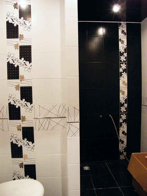 black_and_white_ceramic_tile_for_bathroom_21