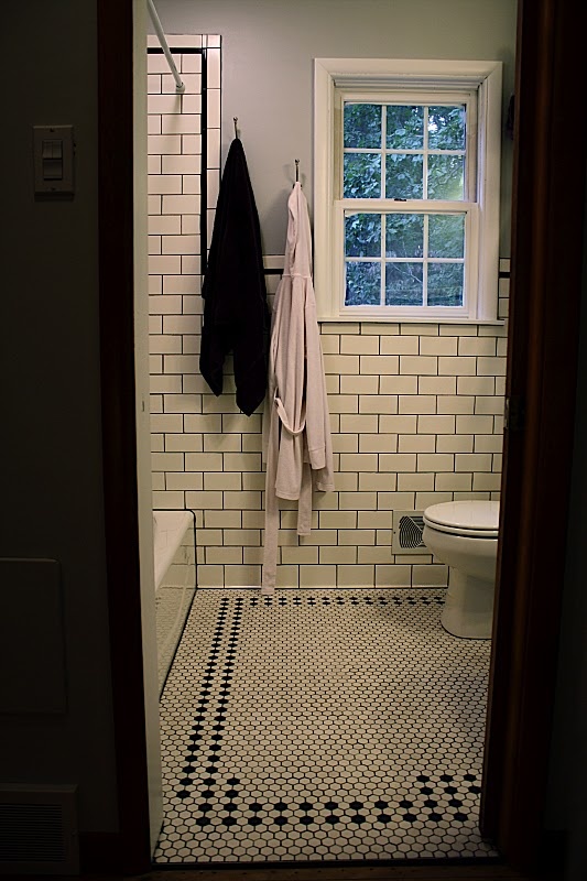 black_and_white_hexagon_bathroom_floor_tile_2