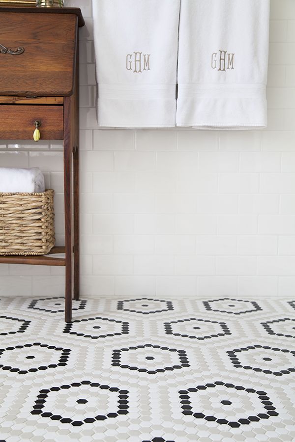 black_and_white_hexagon_bathroom_tile_3