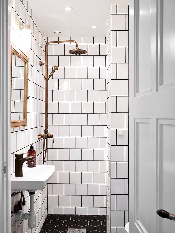 black_and_white_subway_tile_bathroom_13