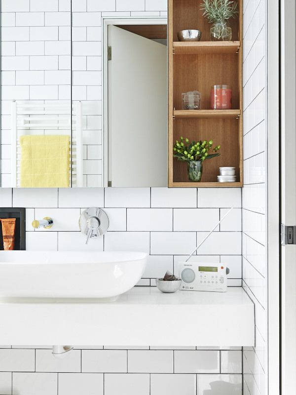 black_and_white_subway_tile_bathroom_14