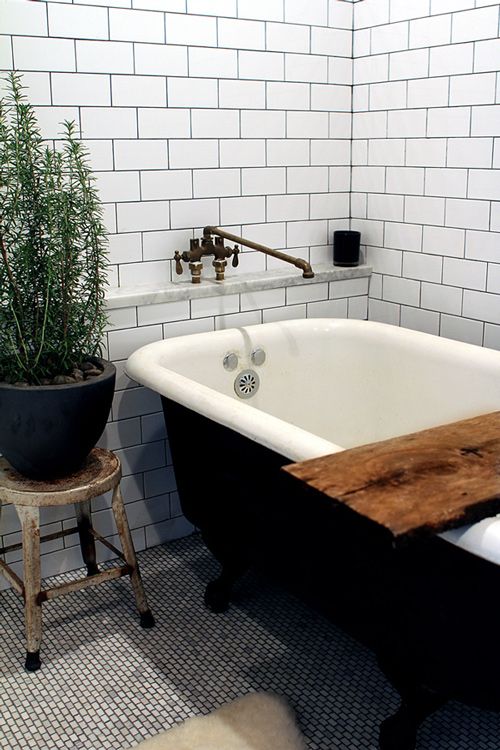 black_and_white_subway_tile_bathroom_31