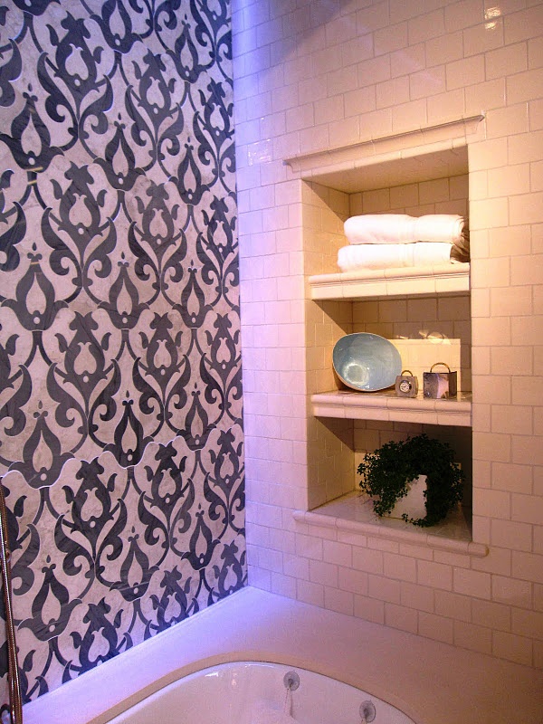 black_damask_bathroom_tiles_13