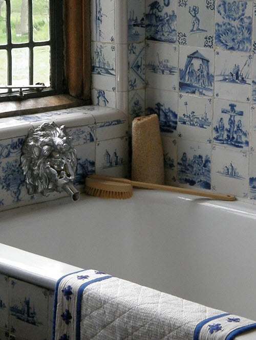 blue_and_white_bathroom_tile_12