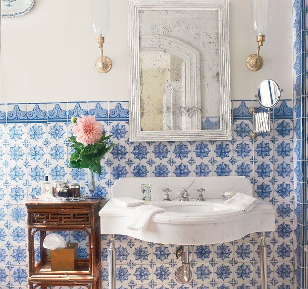 blue_and_white_bathroom_tile_2