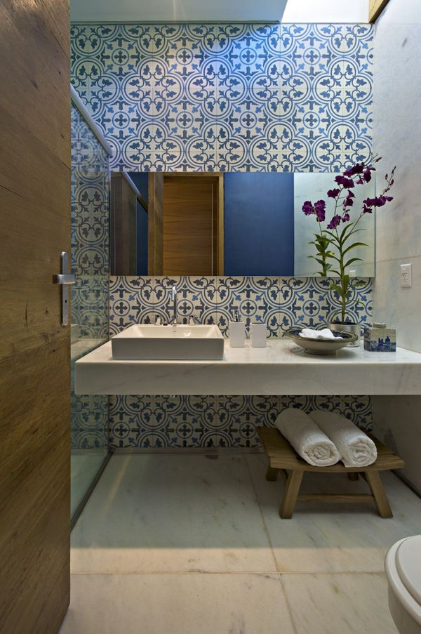 blue_and_white_bathroom_tile_20