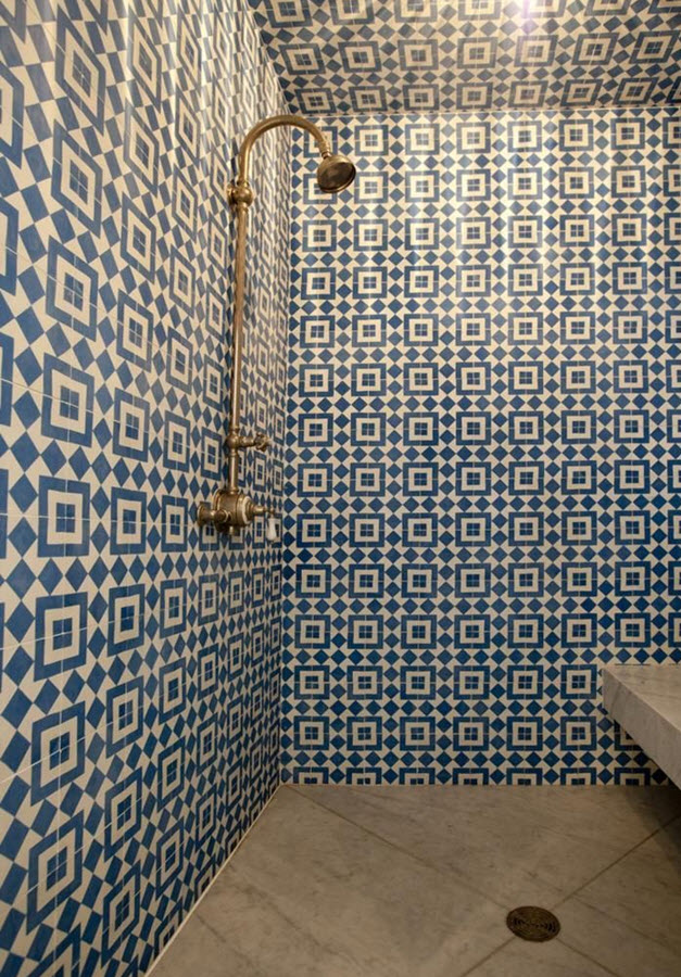 blue_and_white_bathroom_tile_40