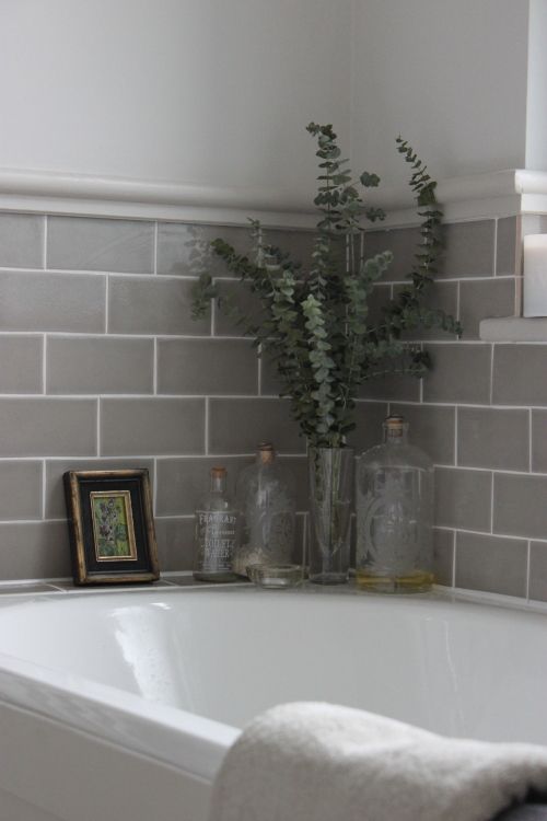 grey_and_white_bathroom_tile_ideas_2