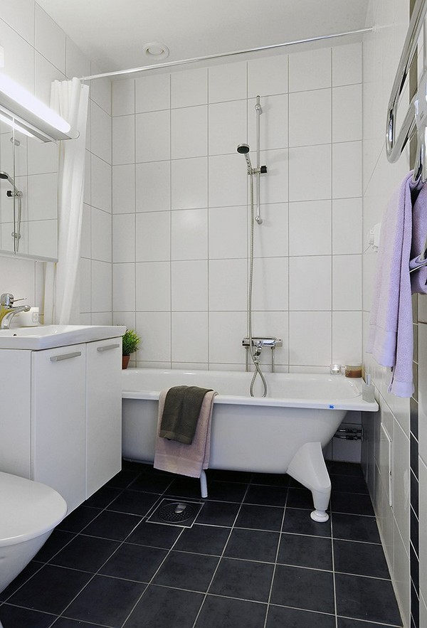 large_white_bathroom_tiles_27