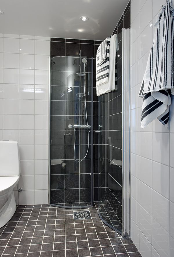 shiny_black_bathroom_tiles_33