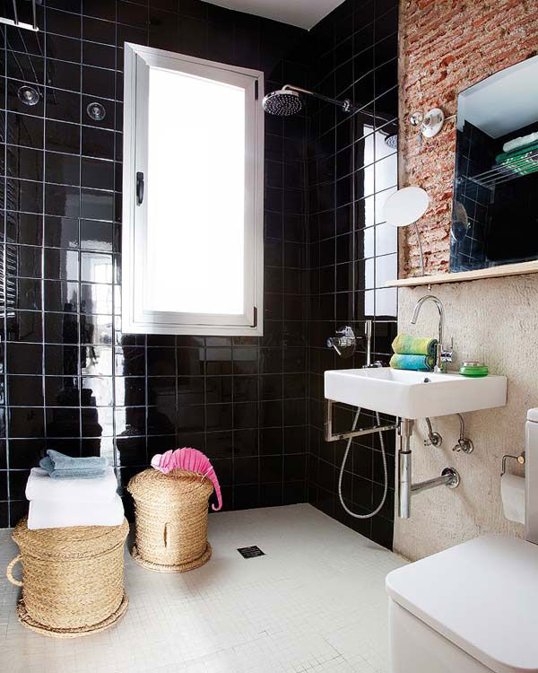 shiny_black_bathroom_tiles_4