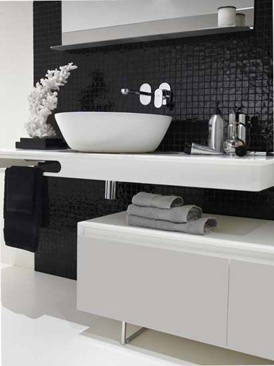 small_black_and_white_bathroom_tiles_15