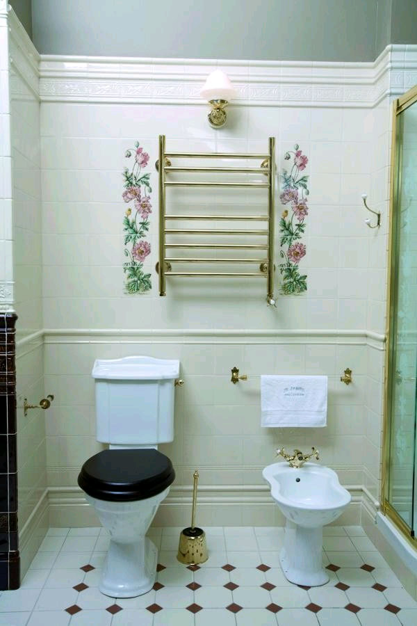 victorian_black_and_white_bathroom_floor_tiles_1
