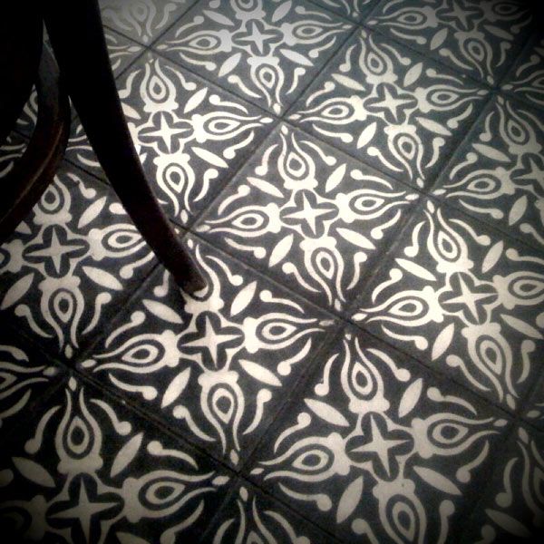 victorian_black_and_white_bathroom_floor_tiles_14