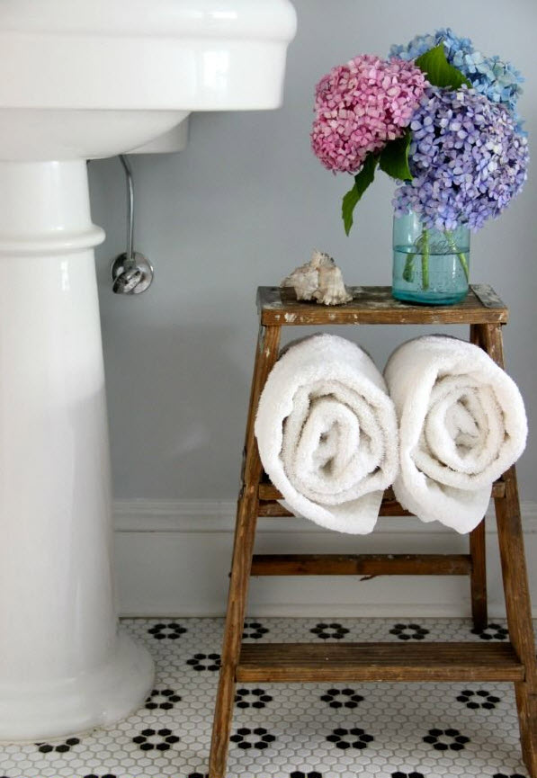 vintage_black_and_white_bathroom_tile_12