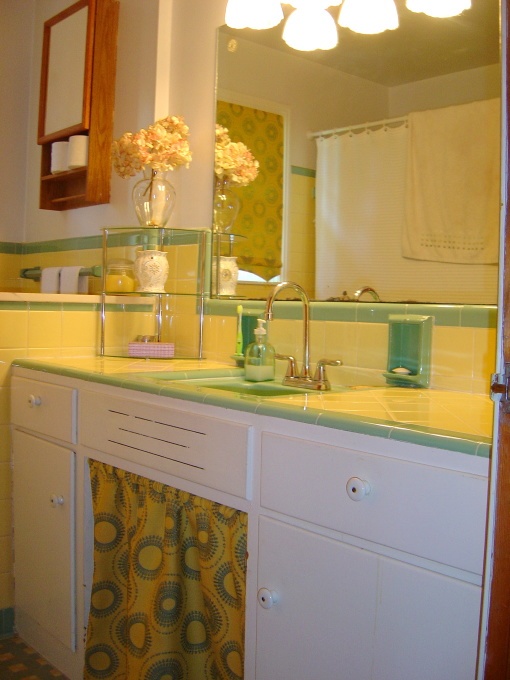 vintage_yellow_bathroom_tile_25