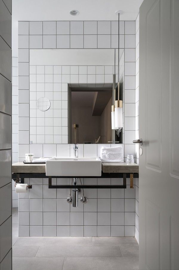 white_bathroom_tile_2