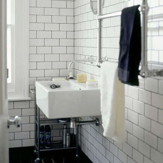 white_bathroom_tile_with_grey_grout_1