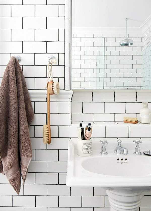 white_bathroom_tile_with_grey_grout_26