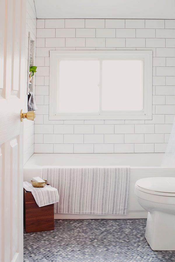 white_bathroom_tile_with_grey_grout_35