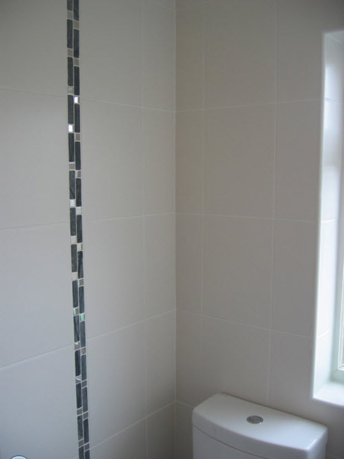 white_bathroom_tiles_with_border_13