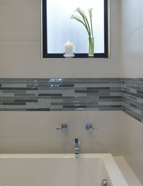 white_bathroom_tiles_with_border_9