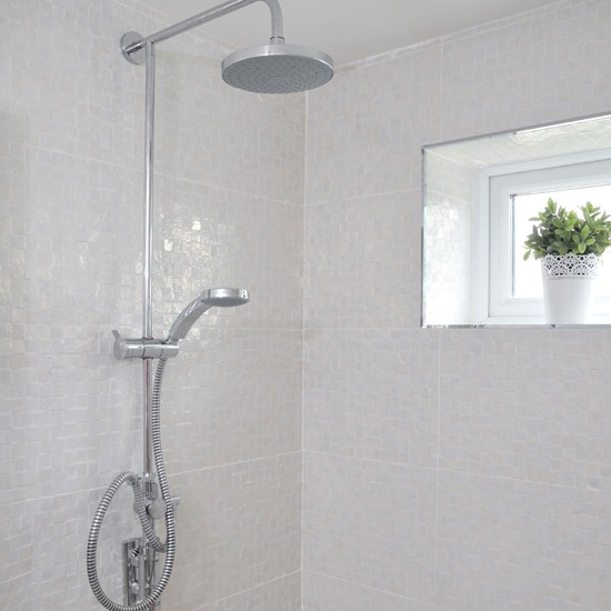 white_ceramic_bathroom_wall_tiles_2