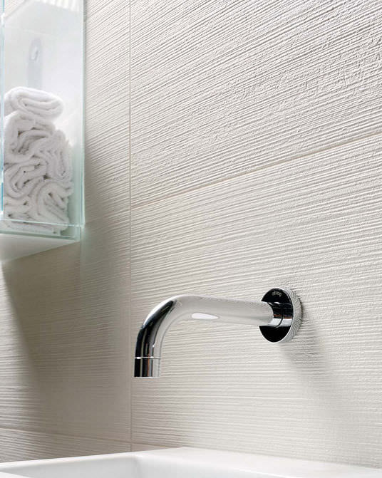 white_ceramic_bathroom_wall_tiles_32