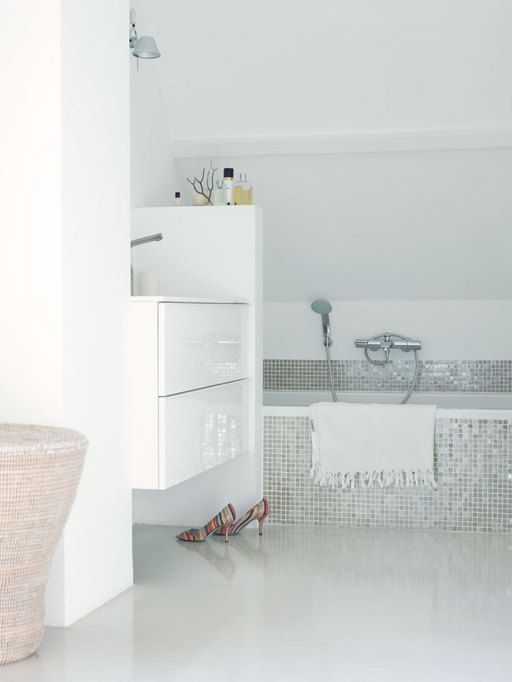 white_glitter_bathroom_tiles_32