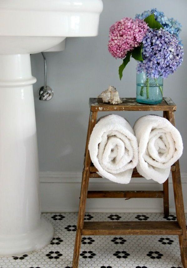 white_hexagon_bathroom_tile_23