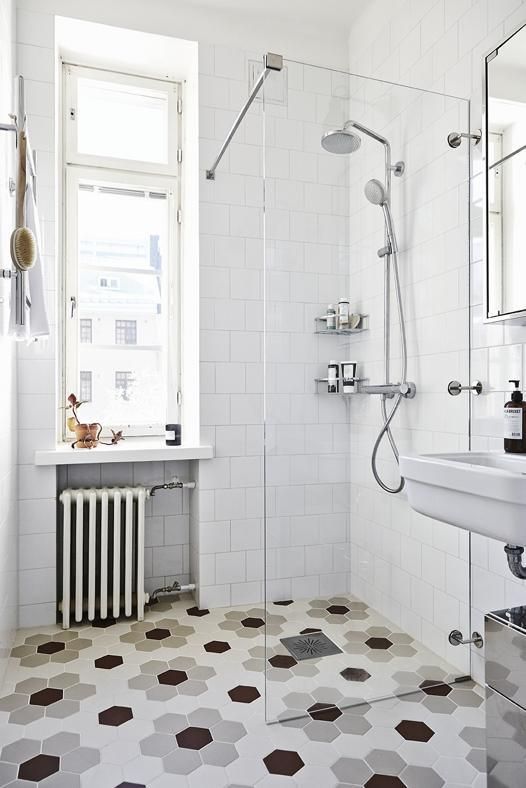 white_hexagon_bathroom_tile_27