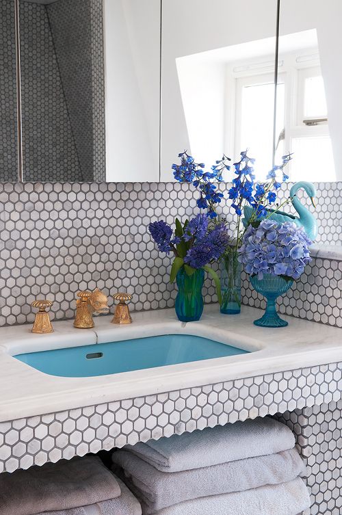 white_hexagon_bathroom_tile_4