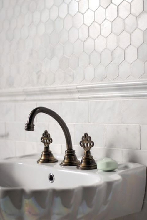 white_hexagon_bathroom_tile_7