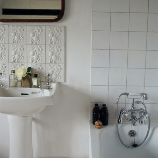 white_porcelain_bathroom_tile_26