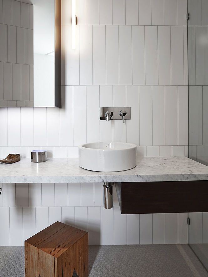 white_rectangular_bathroom_tiles_1