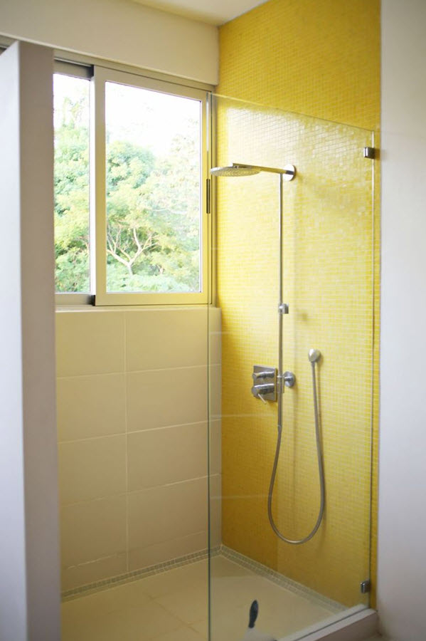 yellow_and_white_bathroom_tiles_38