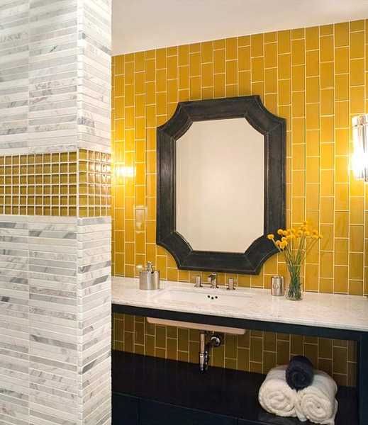 yellow_and_white_bathroom_tiles_6