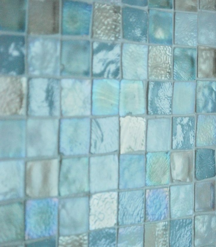 blue_glass_mosaic_bathroom_tiles_1