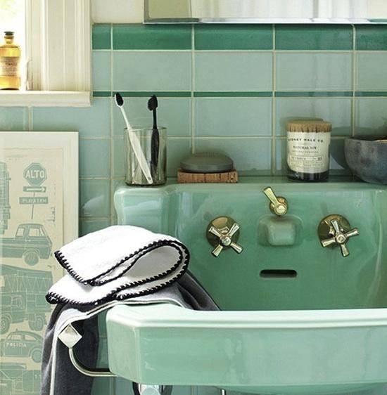 green_bathroom_tile_17