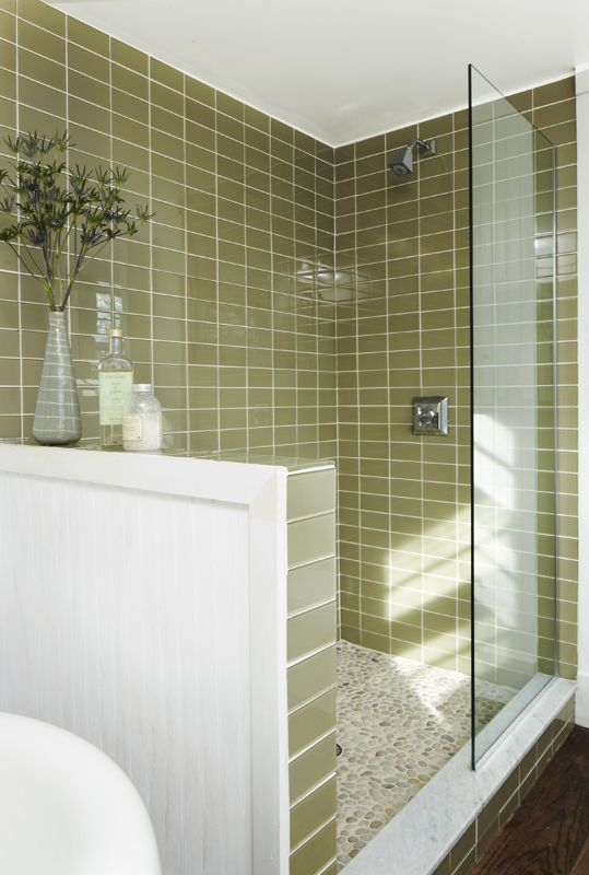 green_glass_bathroom_tile_32